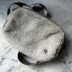 Lululemon Sherpa everywhere belt bag in ivory/tan